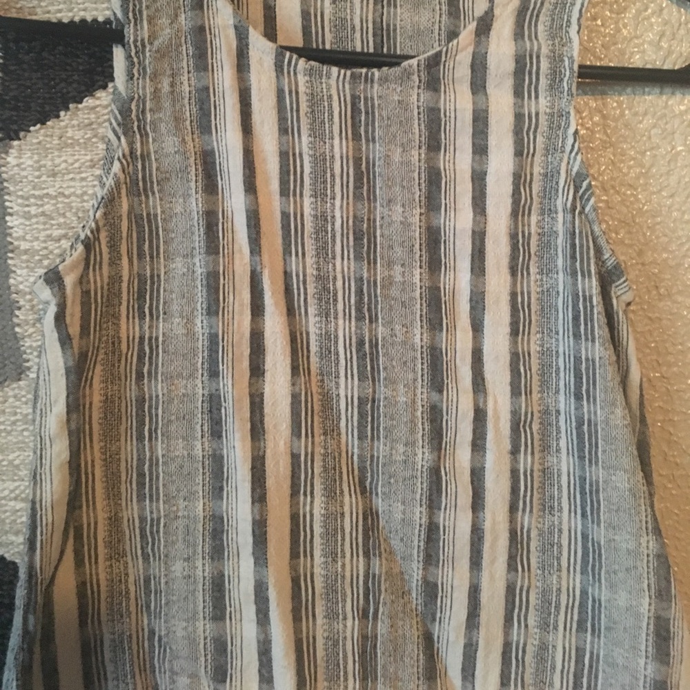 Linen Split Side Top - Picture 2 of 4